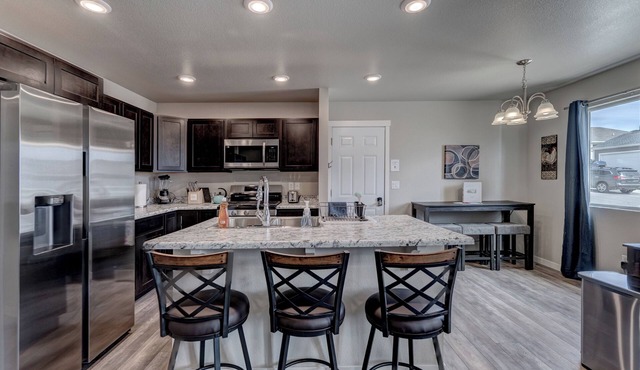5BR Home With A View & Game Room