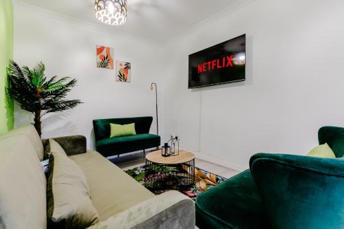 5BR House, Free Parking offA12, Contractor, Big Families, Relocation