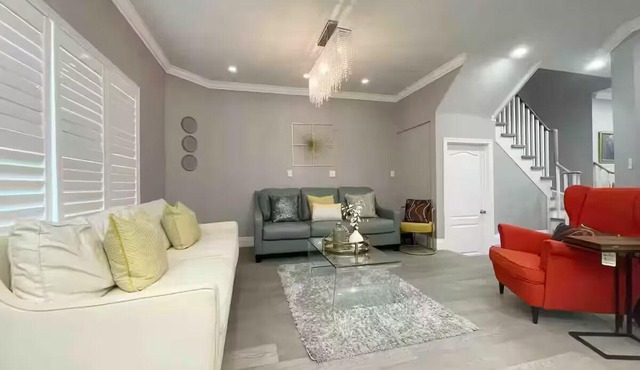 5BR House in Mississauga, Modern