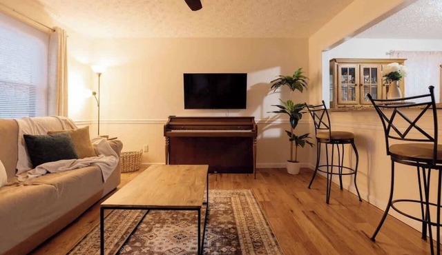 5BR Johnson City | Yard + Firepit | Sleeps 8