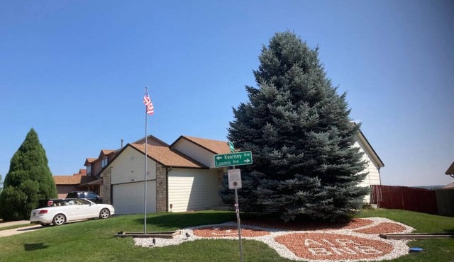 5BR Kid-friendly Retreat w/Hot Tub, BBQ grill, Fire Pit, Near Attractions