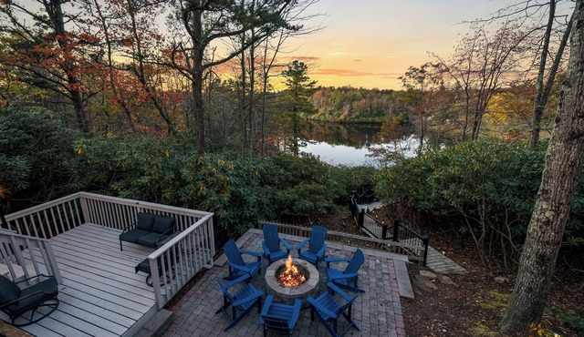 5BR Lakefront I Hot Tub I Firepit I Game Room
