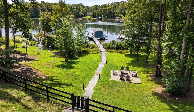 5BR Lakefront Lake Anna, Dock, Views, Deck, Movies