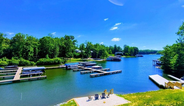 5BR Lakefront Lake Anna, Hot Tub, Pool, Beach