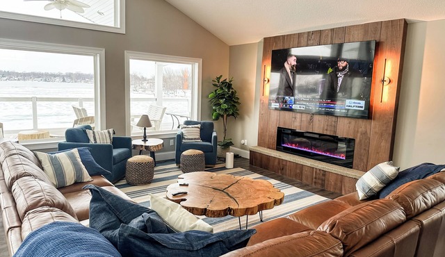 5BR lakefront retreat on Jimmerson—sleeps 12, 3 baths. Bring or rent a boat!