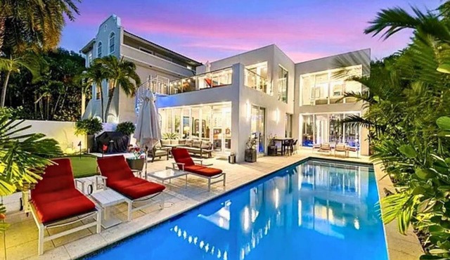 5BR Las Olas Villa w/Pool & Gym