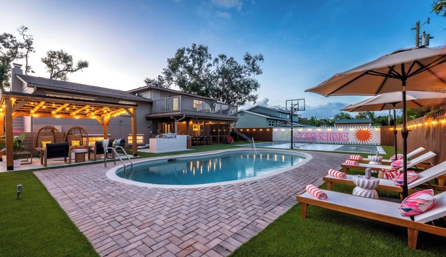 5BR Luxury Retreat · Heated Pool + Pickleball · MiniGolf · Cinema · 5 min Beach