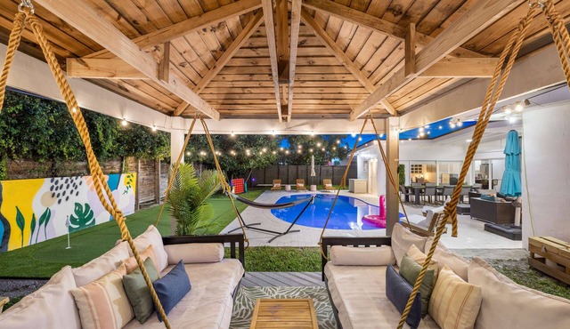 5BR Luxury Villa w/Heated Pool, Games, Fire Pit, Golf, Cabana, 10-mn from Beach