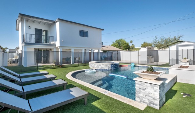 🌵5BR Midtown Retreat 🌵 Heated Saltwater Pool/Spa ⭐ Firepit ⭐ BBQ ⭐ Office ⭐