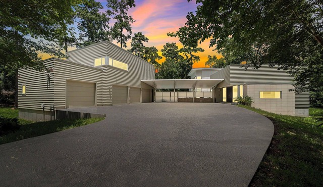 5BR+ Modern Home, Pool, Gym, 2 Kitchens, 1 Acre Estate.
