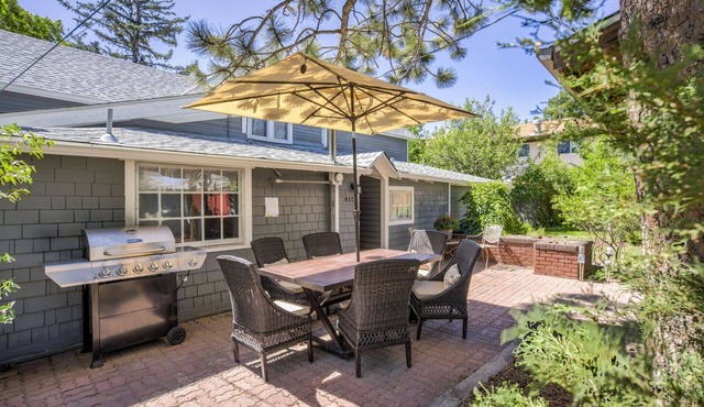 5BR Monument Charm|Walk to Shops & Wedding Venue