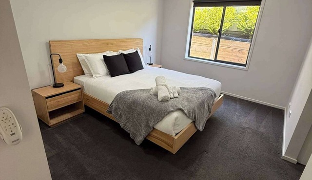 5BR Mount Clear Manor - Sleep Up To 8 Guests!