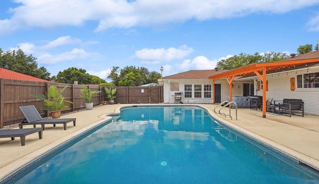 5BR Near AT&T Stadium | Pool, Hot Tub, Mini Golf