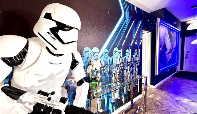 5BR Near Disney | Star Wars Theater, Arcade Games, Poolside Cinema, 3 King Villa