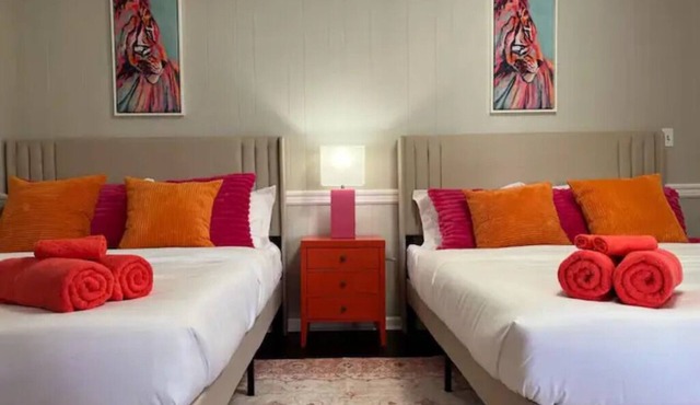 5BR One story Retreat w/HOT TUB Grill, Chill & Family Time