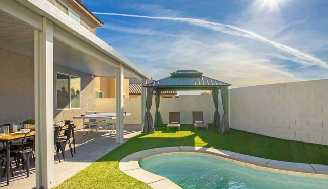5BR Powerhouse: Private Pool, Game Room & More!