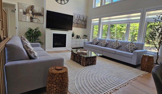 5BR Private Forest | Sleep 10 | Hot Tub+EV Charger