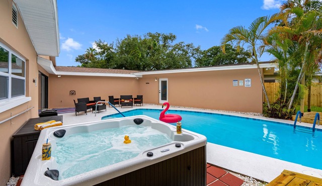 5BR + Private Pool & Hot Tub | 15 Min to Clearwater Beach | Sleeps 10