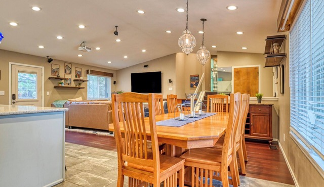 5BR Retreat: Mtn Views, Game Room, Near Broadmoor