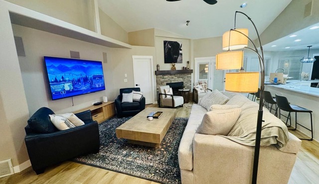 5BR Retreat Near Downtown | Pets OK | Sleeps 12