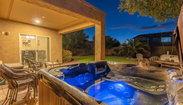 5BR Retreat w/Private Hot Tub & Community Pool!