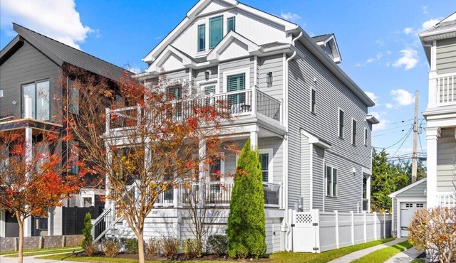 5BR Retreat – Walk to Beach, Restaurants, Shopping