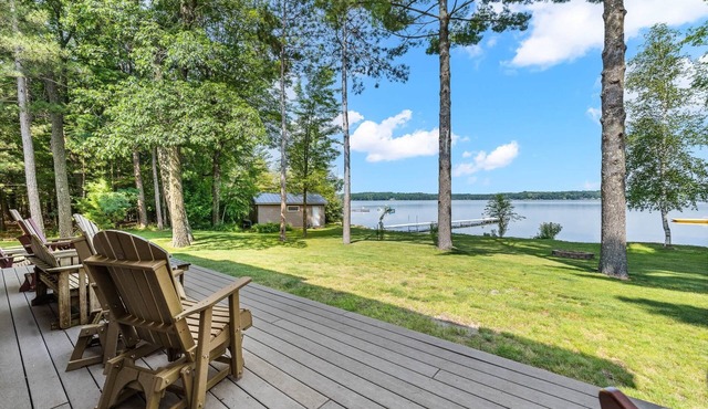 5BR Retreat: Waterfront, Kayaks, BBQ & More