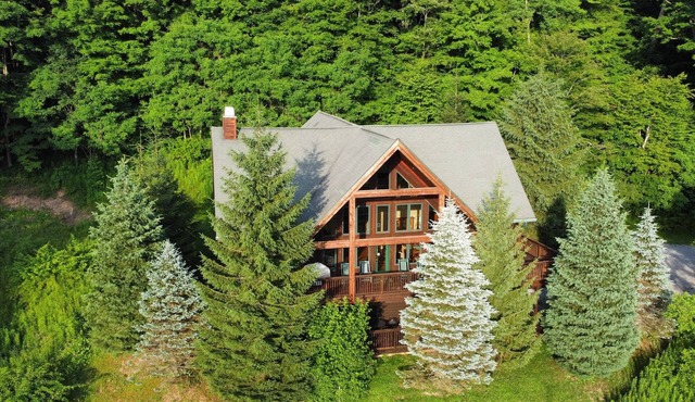 5BR Ski Chalet Mins2slopes 3 Kings | EV | Hot Tub