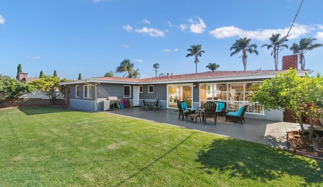 5br, Sleeps 10, 3 living rooms, Huge Back Yard