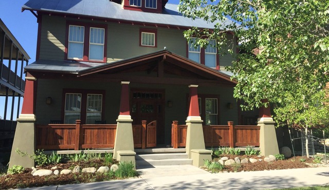 5BR - South Main's Iconic Green Craftsman Retreat - Steps to River & Parks