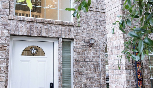 5BR Spacious Modern Luxury Home + Garage