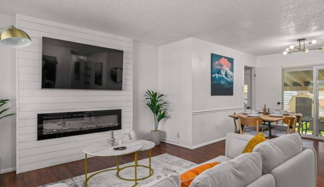 5BR Spacious Pueblo Family Retreat w/Game Room!