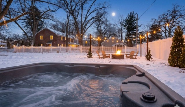 5BR Toledo Retreat, Hot Tub, Sauna, Sleeps 14