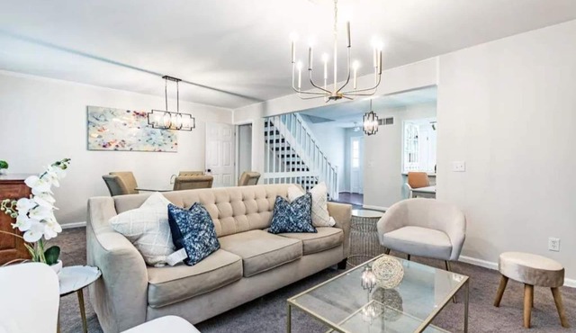 5br townhome close to North Hills! - No Chores -
