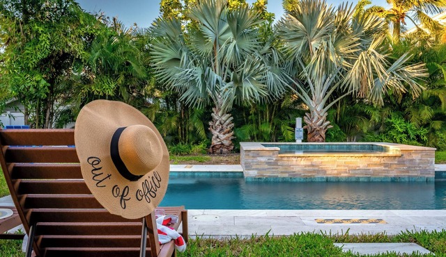 5BR Tropical Backyard w/Saltwater Pool, Spa| Game