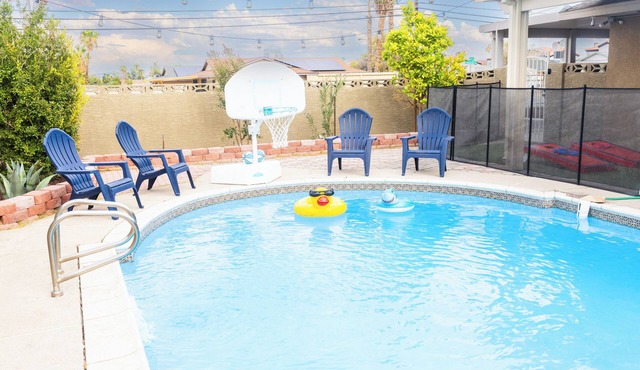 5BR Vegas Getaway Pool Games BBQ Close to Strip & Airport Karaoke & Arcade
