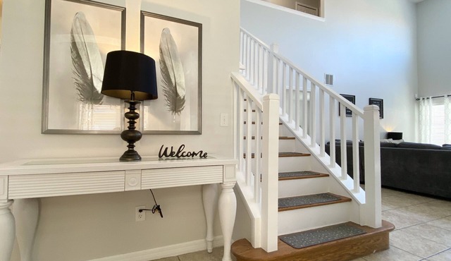 5BR Villa, Pool, 2 Disney Rooms,8 Miles to Disney, Gated Resort