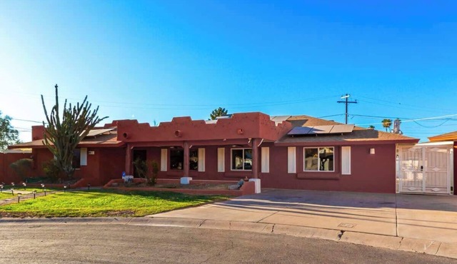 5BR w/Heated Pool & Spa Next To Downtown Chandler