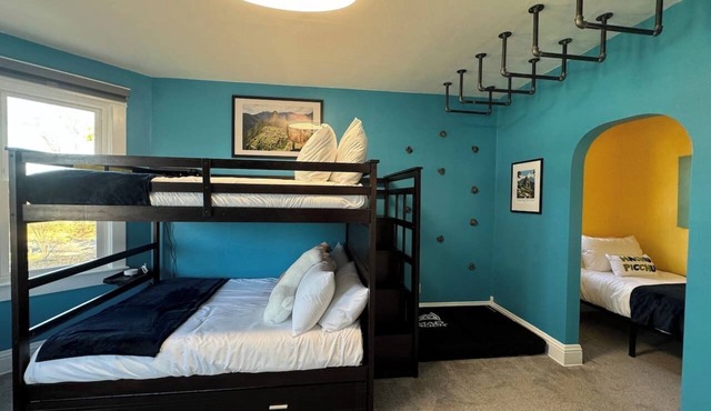 5BR Winona Lake Home | Walk to Village & Grace | Sleeps 14 & Dog Friendly