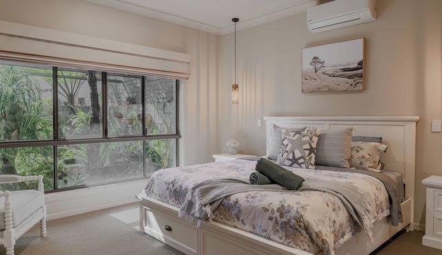 5BR with pool, games room, sleeps up to 10 guests