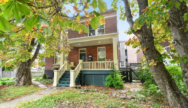 5BRD Cozy cottage in Montreal w/car park