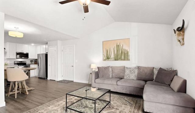 5C · Urban Oasis - Grand Prairie - 15min OSF & Downtown