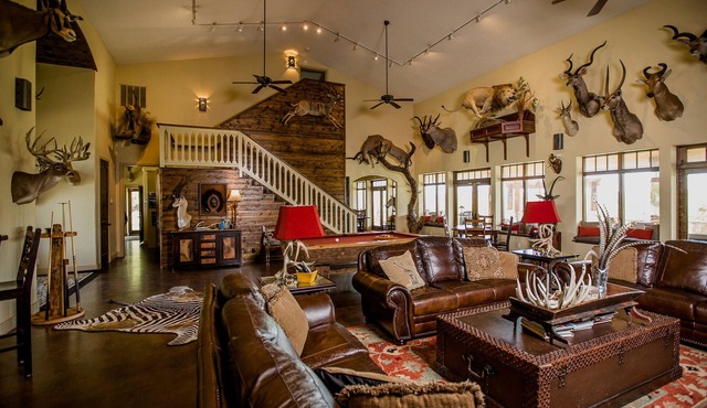 5F Ranch in Texas, POOL-HOTTUB coming soon. Stay at your own private 800 acres