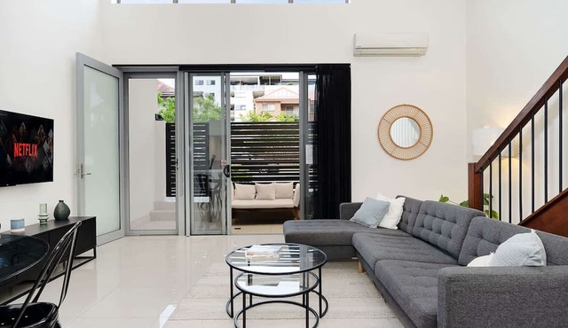 5km City & Airport|Huge Townhouse|3 Bathrooms