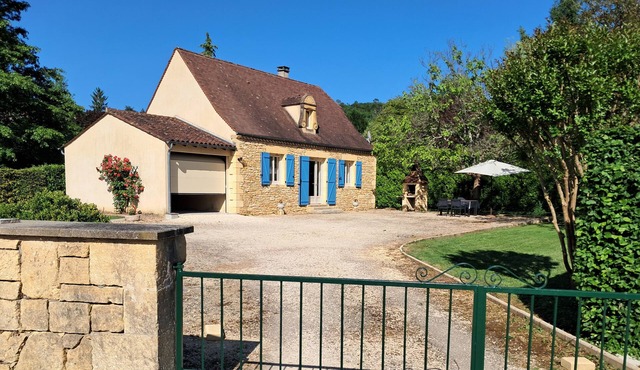 5km from Sarlat, Périgourdine house on enclosed park