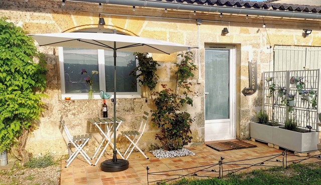 5km Saint-Émilion - Attractive renovated gîte with all comforts, terrace, sleeps 2