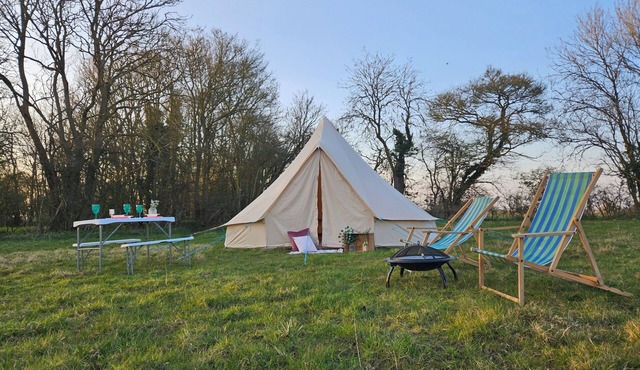 5m Bell Tents-Glamping in picturesque 6 acre feld tucked away in the countryside