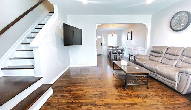 ★ 5min To Kellogg Park ★ Plymouth ★Parking ★W/D★76