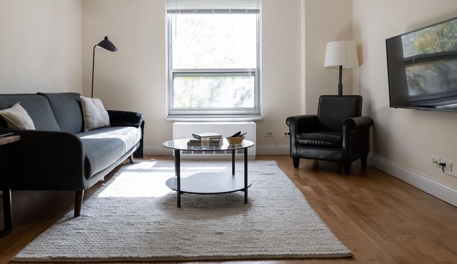 5min to Wrigley, Aragon | Quiet Workdesk | Zencity