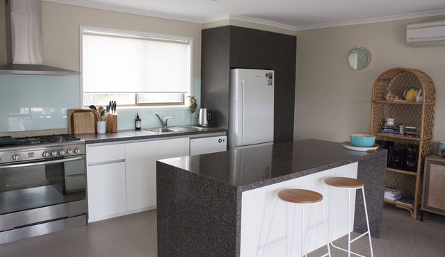 5min walk to beach, pub & Cafe| Ideal for Families | Free WiFi